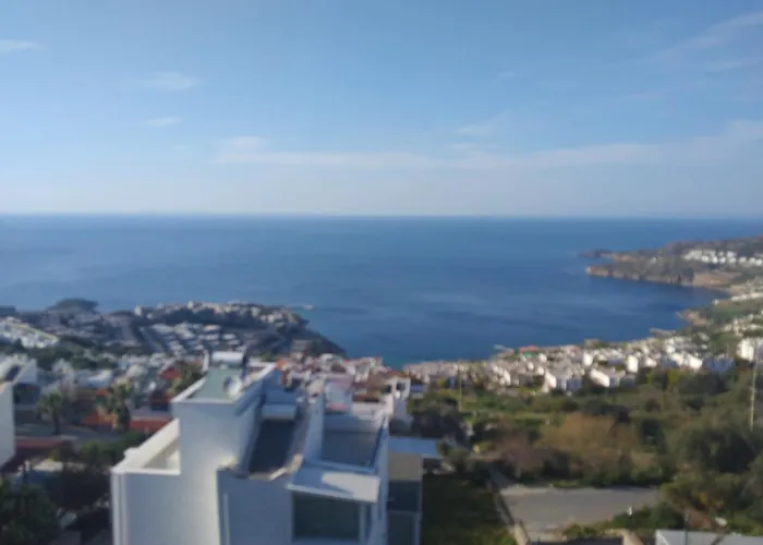 Yalıkavakta Muhteşem Deniz Manzaralı Bahçeli *