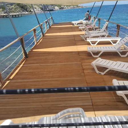 Yalikavakta Muhtesem Deniz Manzarali Bahceli アパート