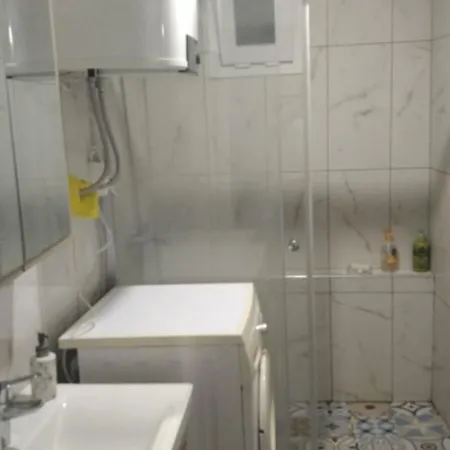 Yalıkavakta Muhteşem Deniz Manzaralı Bahçeli Apartamento