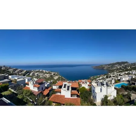 Yalıkavakta Muhteşem Deniz Manzaralı Bahçeli Appartement Bodrum